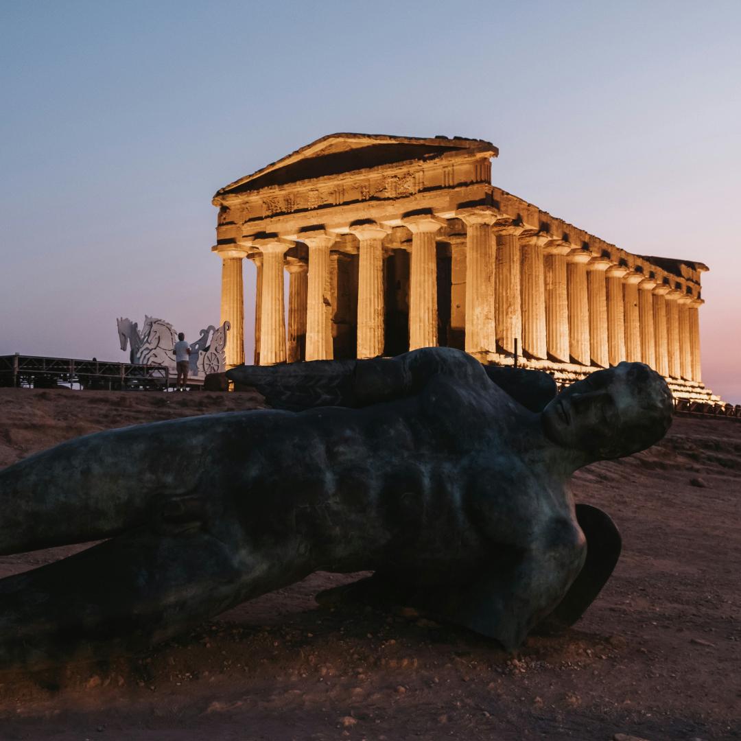 The-Valley-of-Temples-by-night-mangias