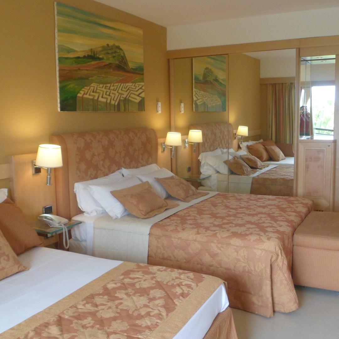 Deluxe Family Room Pool Side