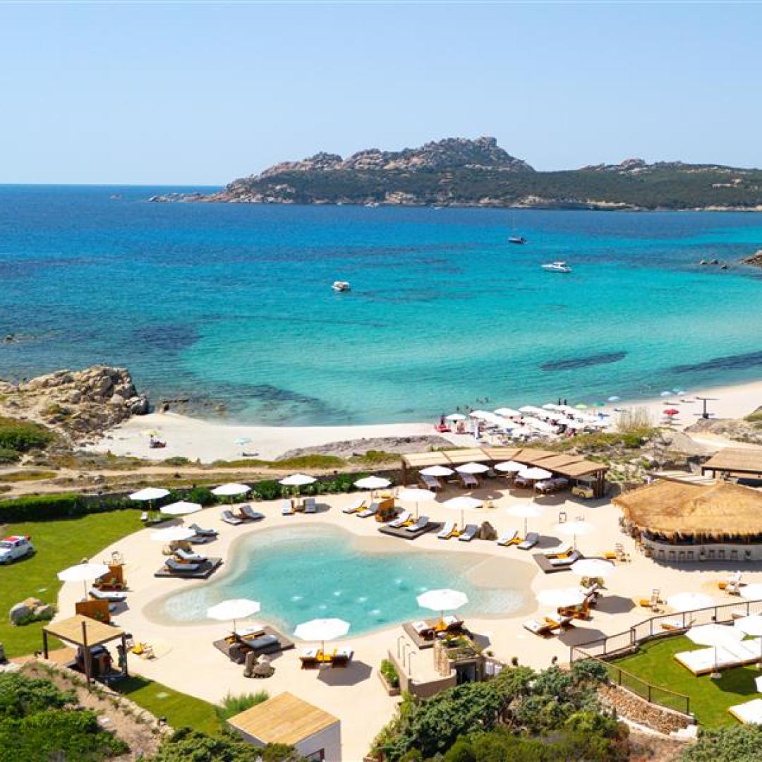 beach_club_mangia-s_santa_teresa_sardinia_curio_collectionbyhilton