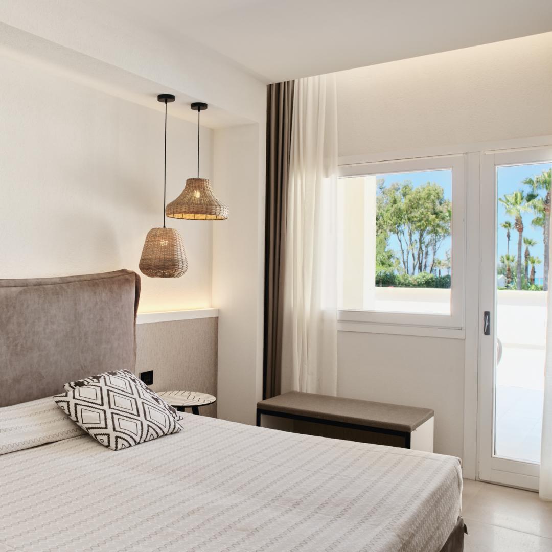 Deluxe Room with Sea View