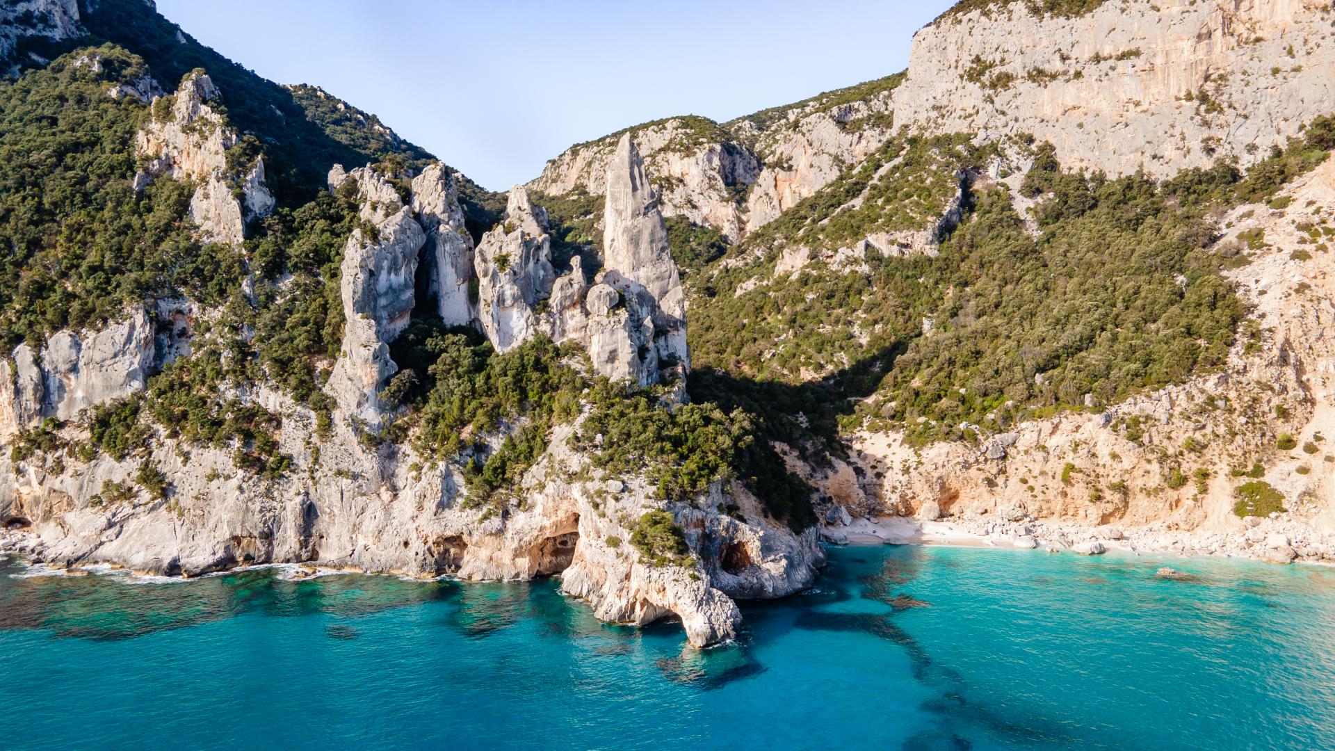 destination_sardinia_mangias_sea