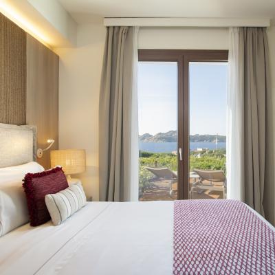 king-superior-room-with-sea-view-6