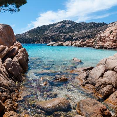 La Maddalena, Sardegna: le migliori spiagge, attività e dove dormire