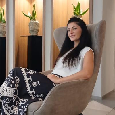 Giulia Prederoli's journey, today Front of House Manager at Mangia's, between passion, the sea and new challenges.
