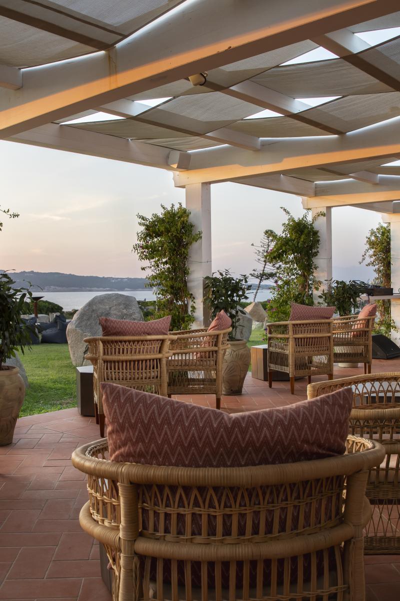 mangia_s-santa-teresa-sardinia_lime-pool-bar_6