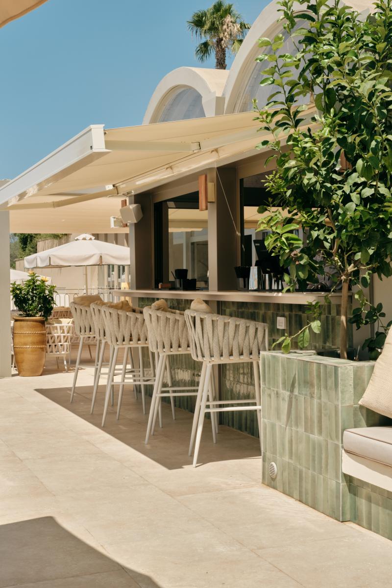 mangias-torre-lime-pool-bar
