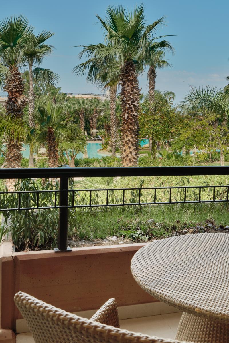 010_superior-double-pool-side_low