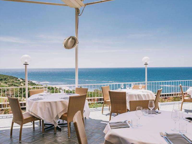 mclub cala regina tables with view