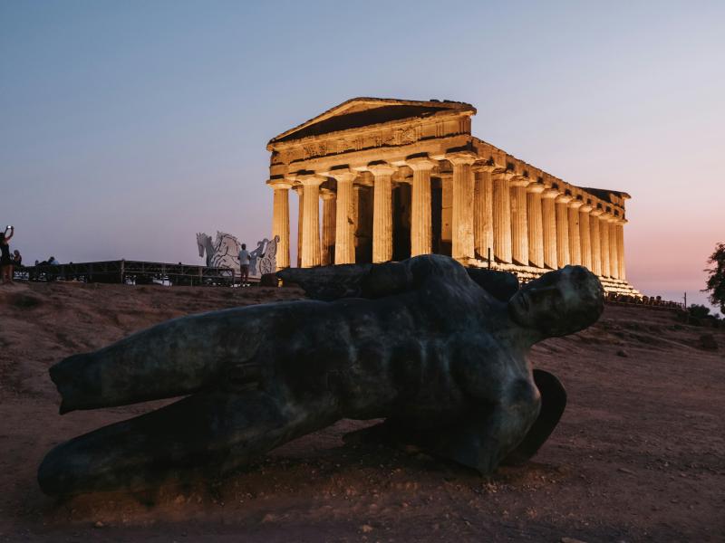 The-Valley-of-Temples-by-night-mangias