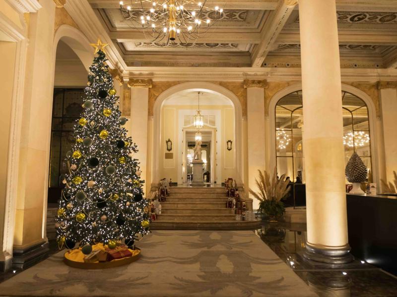 Christmas lights up with Mangia’s